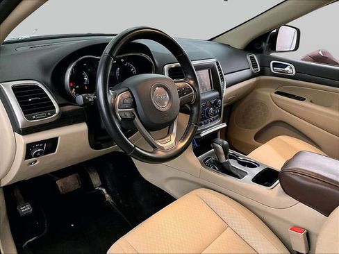 Used 2021 Jeep Grand Cherokee Laredo AWD/4WD image 12