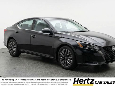 Used 2025 Nissan Altima 2.5 SV FWD image 1