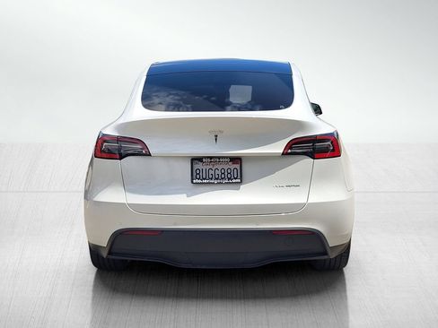 Used 2021 Tesla Model Y Long Range AWD/4WD image 5