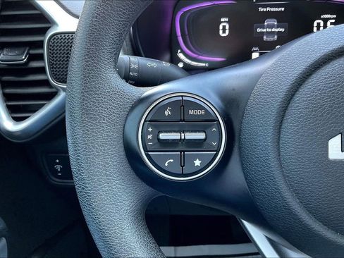 Used 2025 Kia Soul LX w/ LX Technology Package image 11