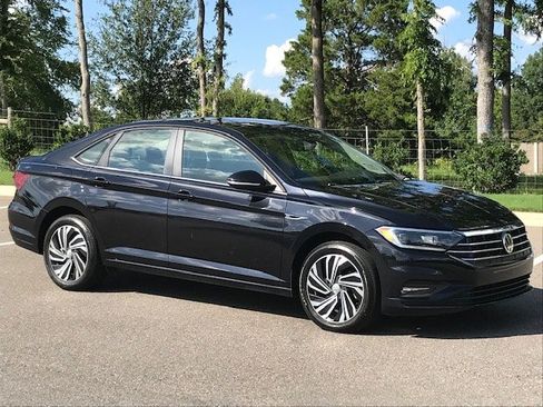 Used 2020 Volkswagen Jetta SEL Premium FWD image 2