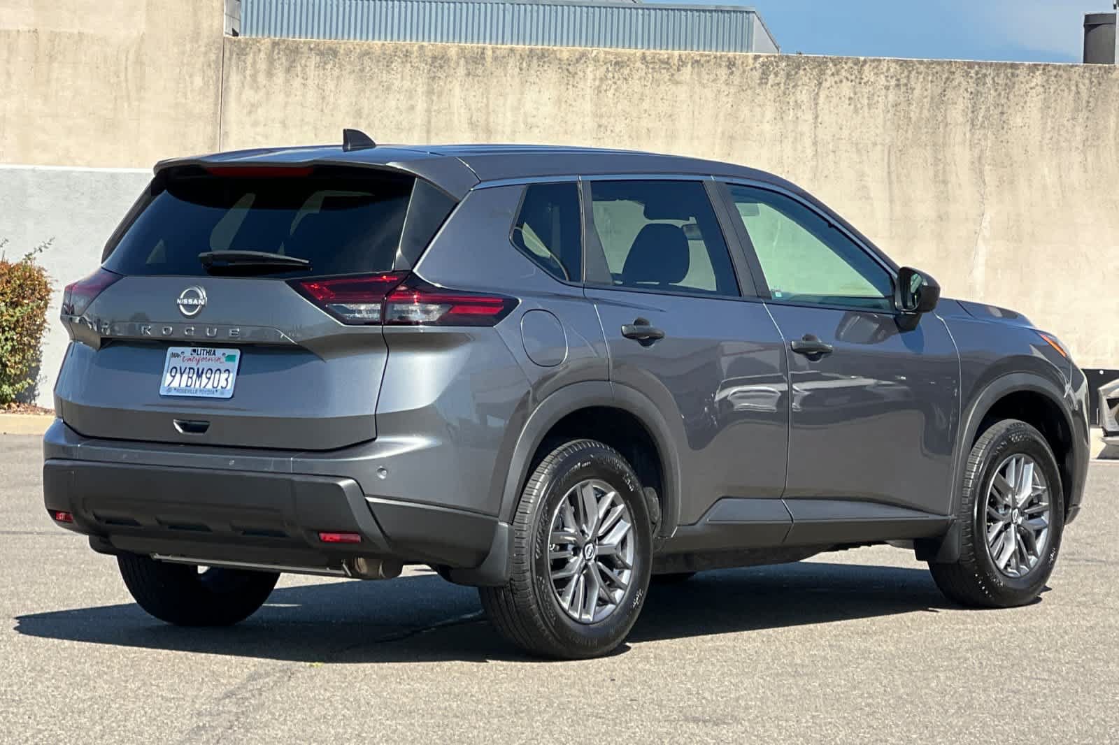 Used 2026 Nissan Rogue S FWD image 2