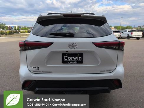 Used 2023 Toyota Highlander XLE AWD/4WD image 4