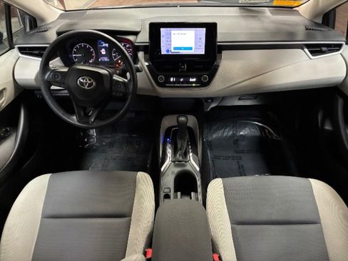 Used 2024 Toyota Corolla LE image 3