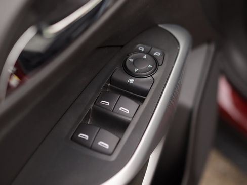 Used 2024 Chevrolet Trax LS w/ LS Convenience Package image 21