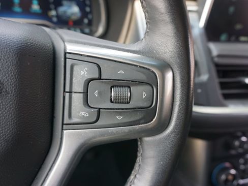 Used 2022 Chevrolet Suburban LT w/ Luxury Package RWD image 8
