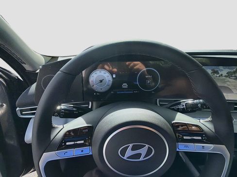 New 2026 Hyundai Elantra Limited FWD image 9