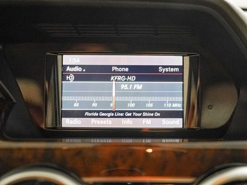 Used 2014 Mercedes-Benz GLK 350 2WD image 17