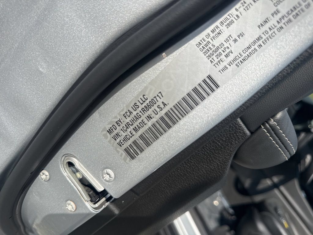 Used 2024 Jeep Grand Cherokee Altitude AWD/4WD image 31