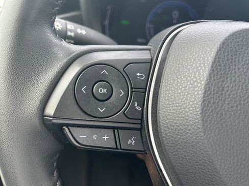 Used 2025 Toyota Corolla SE w/ SE Premium Package image 12