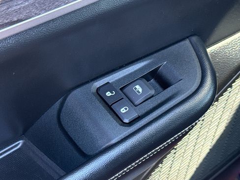 Used 2024 Jeep Grand Cherokee L Limited w/ Luxury Tech Group II AWD/4WD image 32