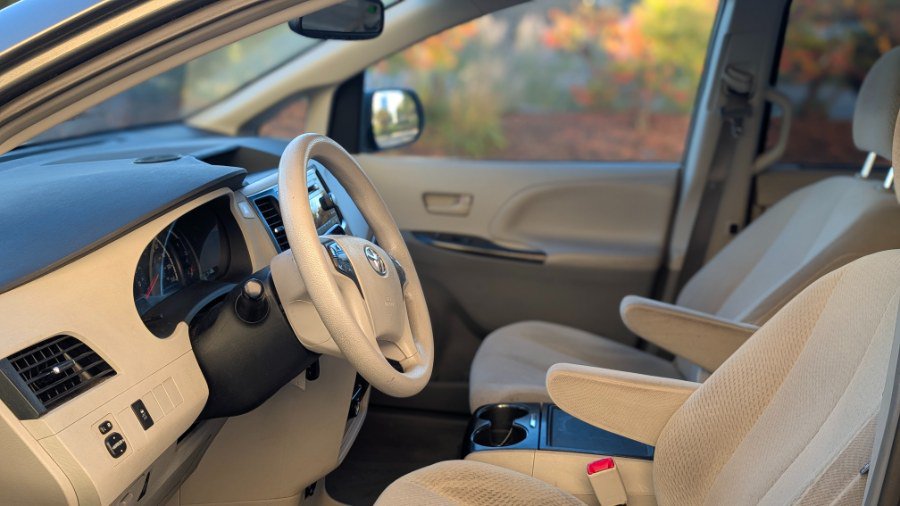 Used 2013 Toyota Sienna LE FWD image 16