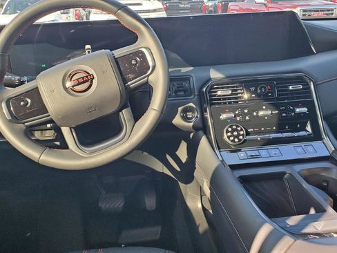 Used 2025 Nissan Armada PRO-4X w/ Pro-4X Premium Package AWD/4WD image 7