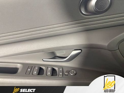 Used 2023 Hyundai Elantra SEL w/ Convenience Package FWD image 17