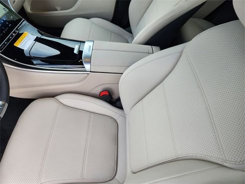 Certified 2025 Mercedes-Benz GLC 300 4MATIC image 8