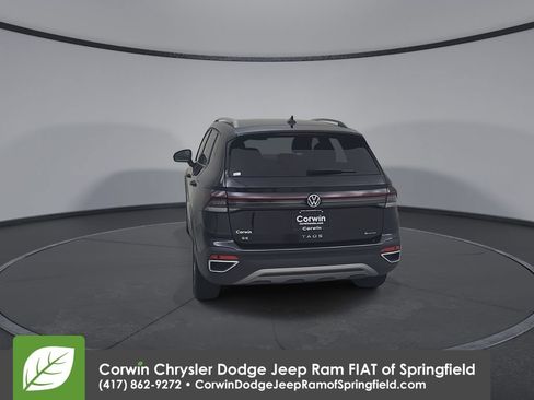 Used 2025 Volkswagen Taos SE AWD/4WD image 12