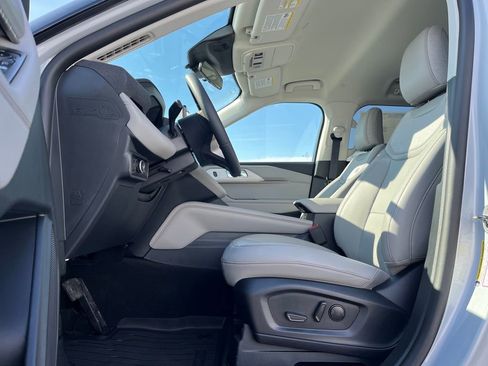 New 2026 Ford Explorer Active w/ Active Comfort Package AWD/4WD image 9