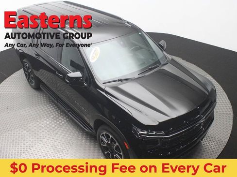 Used 2022 Chevrolet Suburban RST w/ Luxury Package AWD/4WD image 3
