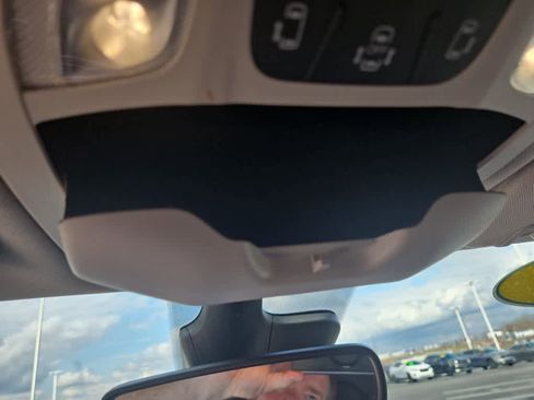 Used 2024 Chrysler Pacifica Touring-L image 45