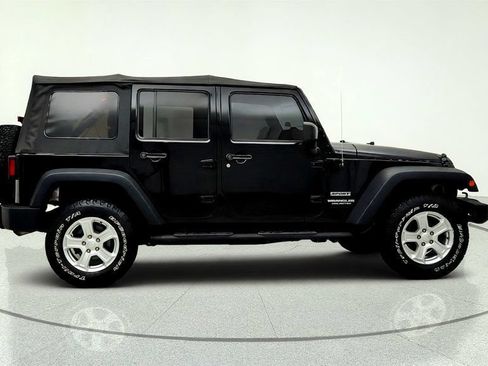 Used 2017 Jeep Wrangler Unlimited Sport w/ Connectivity Group AWD/4WD image 4