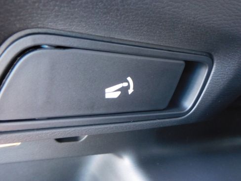 New 2025 Mitsubishi Outlander SE image 34