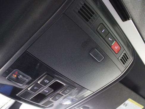 Used 2021 Volkswagen GTI SE image 18