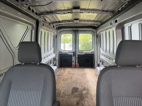 Used 2018 Ford Transit 250 148 Medium Roof RWD image 17
