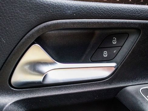 Used 2024 Mercedes-Benz GLB 250 4MATIC w/ Driver Assistance Package image 10