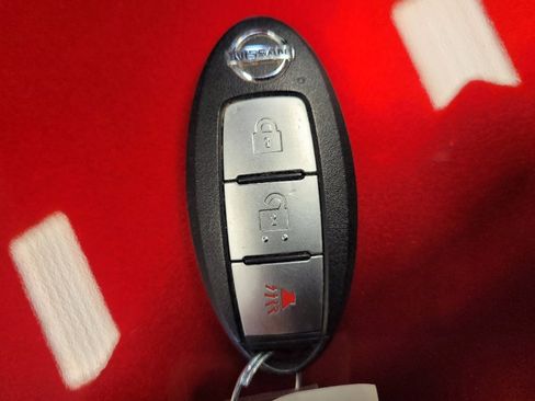 Used 2021 Nissan Rogue S image 32