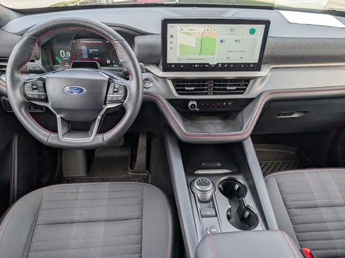 Used 2025 Ford Explorer ST-Line w/ ST-Line Street Pack AWD/4WD image 11