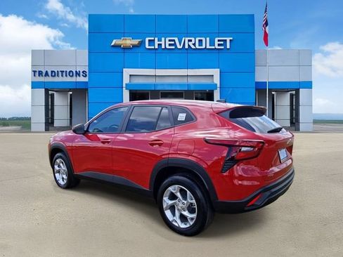 New 2026 Chevrolet Trax LS w/ LS Convenience Package FWD image 7