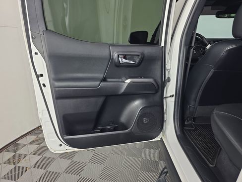 Used 2022 Toyota Tacoma TRD Sport w/ TRD Premium Sport Package image 30