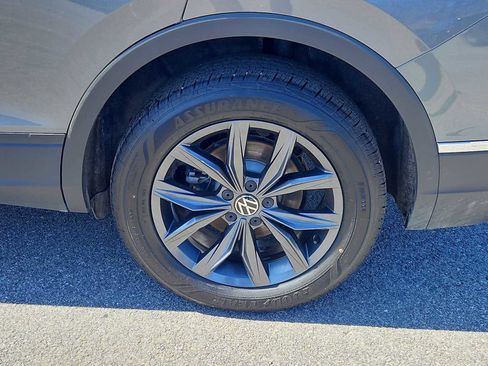 Used 2022 Volkswagen Tiguan SE image 3