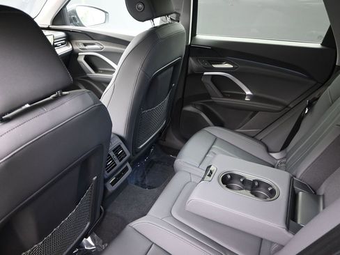 Used 2025 Audi Q5 Premium w/ Convenience Package image 18