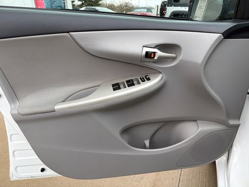 Used 2012 Toyota Corolla LE FWD image 9