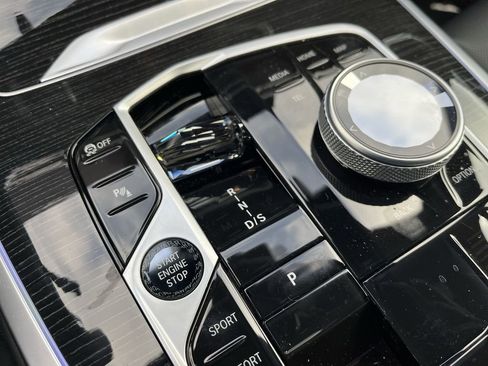 Used 2025 BMW X7 M60i image 20