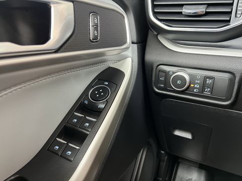Used 2021 Ford Explorer XLT w/ Equipment Group 202A AWD/4WD image 43