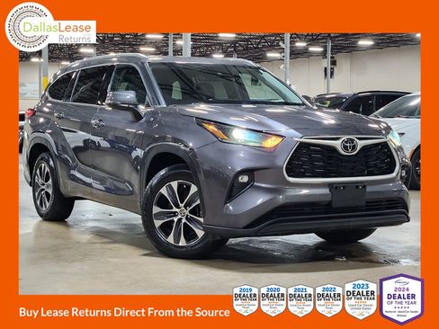 Used 2021 Toyota Highlander XLE FWD image 1
