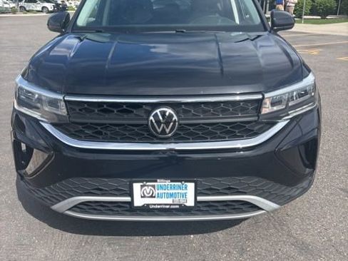 Used 2023 Volkswagen Taos SE w/ Panoramic Sunroof Package AWD/4WD image 10