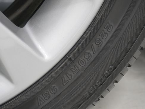 Used 2017 Ford Fusion SE image 25