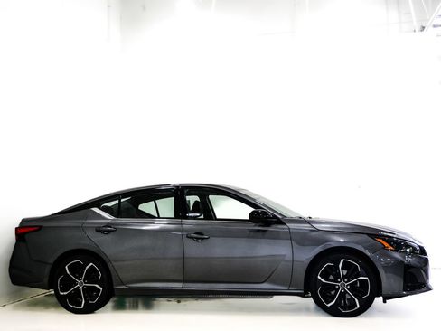 Used 2024 Nissan Altima 2.5 SR FWD image 4