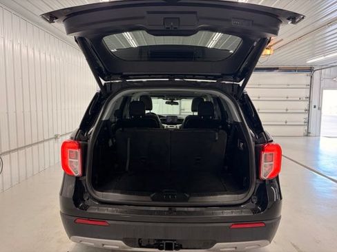 Used 2022 Ford Explorer XLT AWD/4WD image 5