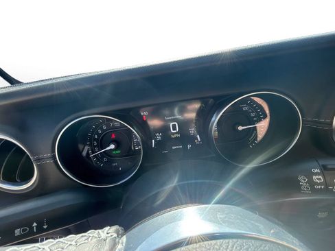 Used 2021 Jeep Wrangler Unlimited Sahara w/ Cold Weather Group AWD/4WD image 10