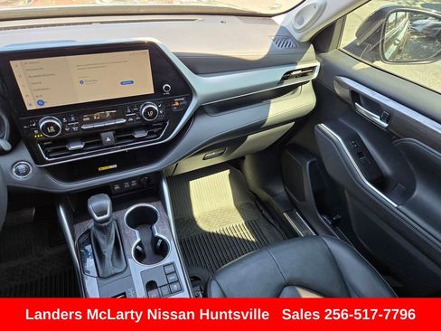 Used 2023 Toyota Highlander Platinum image 17