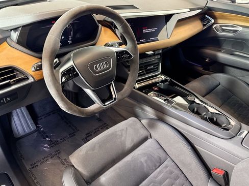 Used 2023 Audi e-tron GT Prestige w/ Prestige Package image 9