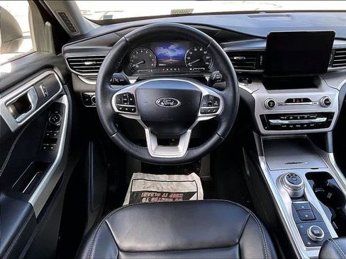 Used 2023 Ford Explorer XLT w/ Equipment Group 202A AWD/4WD image 18