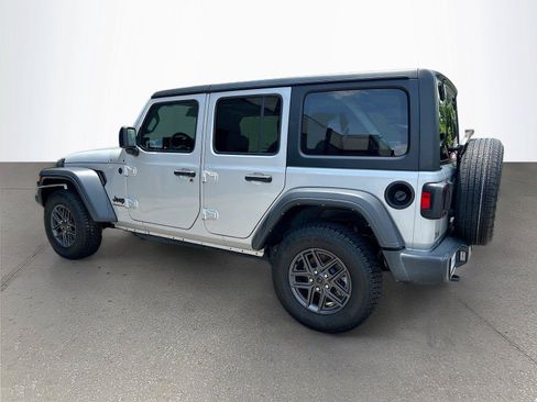 Used 2024 Jeep Wrangler Unlimited Sport AWD/4WD image 6