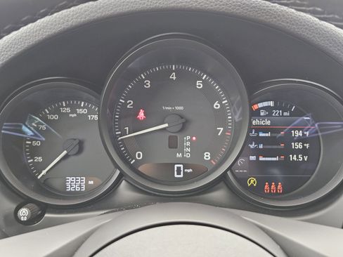 Certified 2026 Porsche Macan AWD/4WD image 16