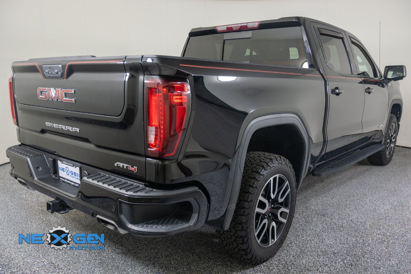 Used 2022 GMC Sierra 1500 AT4 w/ AT4 Premium Package AWD/4WD image 37