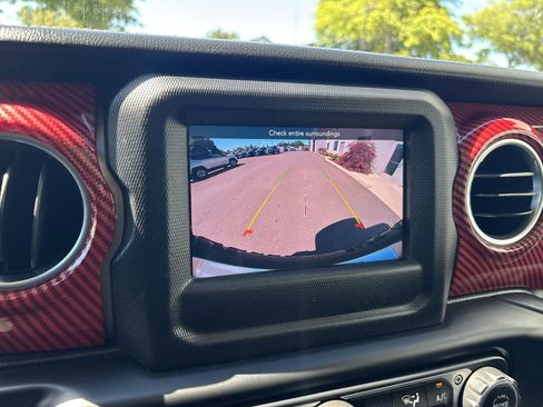 Certified 2020 Jeep Wrangler Unlimited Sahara AWD/4WD image 24
